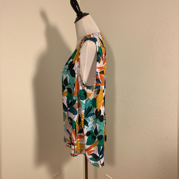 EUC Worthington Sleeveless Colored Leaves Top - Picture 8 of 8